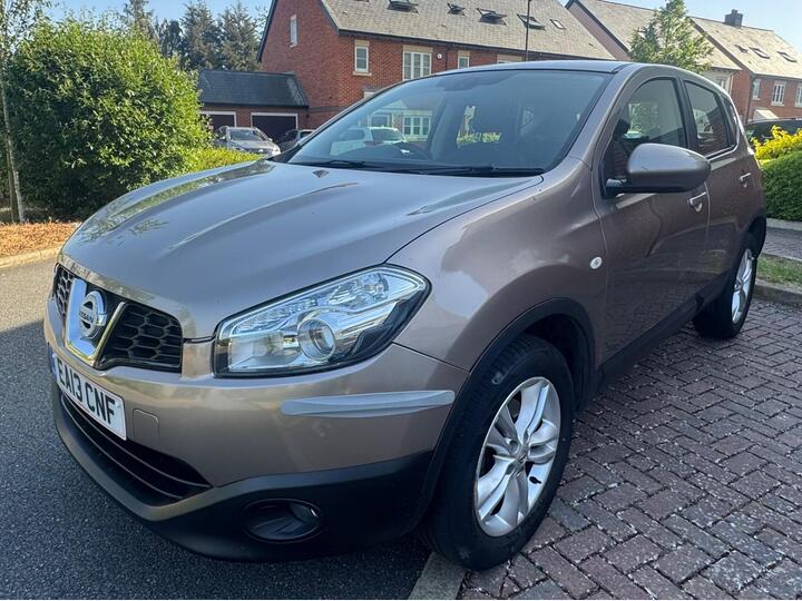 Nissan Qashqai 1.6 Acenta CVT 2WD Euro 5 5dr Nissan Qashqai 1.6 Acenta CVT 2WD Euro 5 5dr