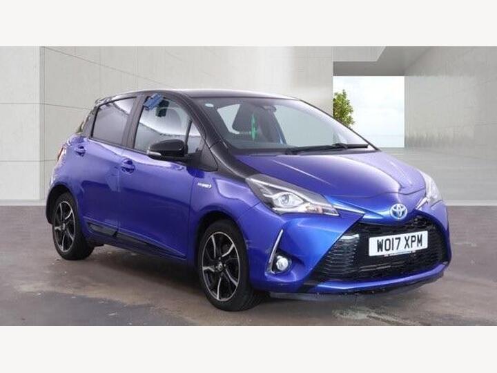 Toyota Yaris 1.5 VVT-h Blue Bi-Tone E-CVT Euro 6 (s/s) 5dr