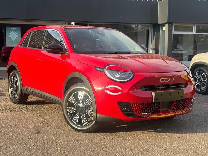 Fiat 600 1.2 MHEV E-DCT Euro 6 (s/s) 5dr