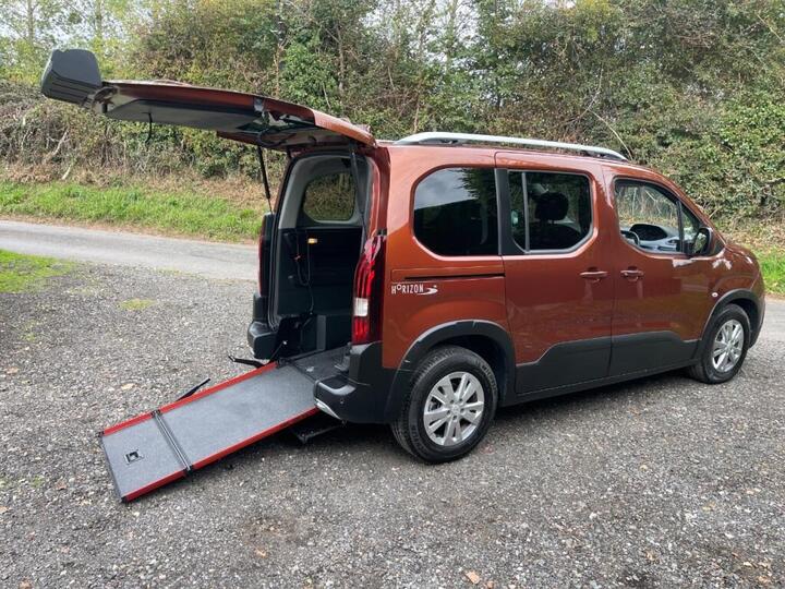 Peugeot Rifter 1.2 PureTech Allure Premium Standard MPV EAT Euro 6 (s/s) 5dr