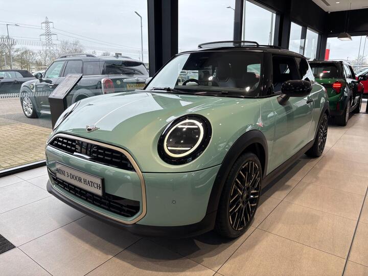 MINI Cooper 1.5C Exclusive Steptronic Euro 6 (s/s) 3dr