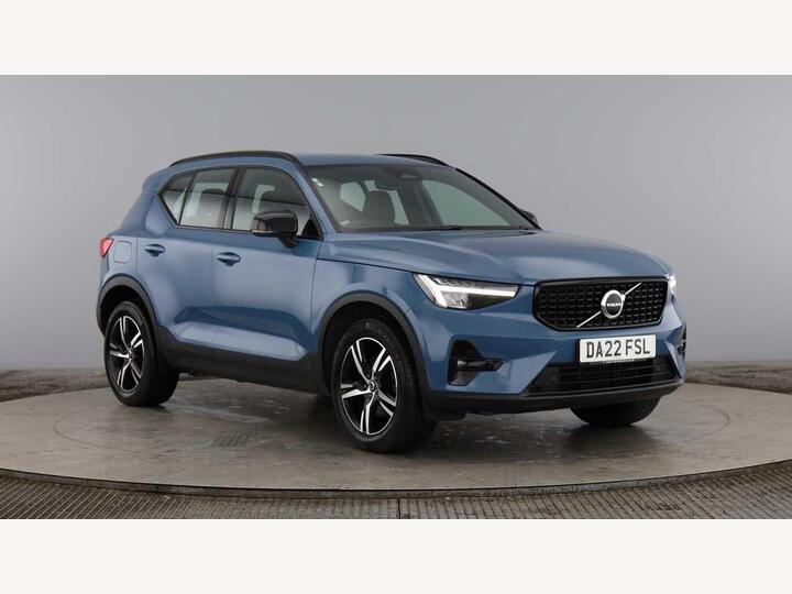 Volvo XC40 2.0 B3 MHEV Plus Dark DCT Auto Euro 6 (s/s) 5dr