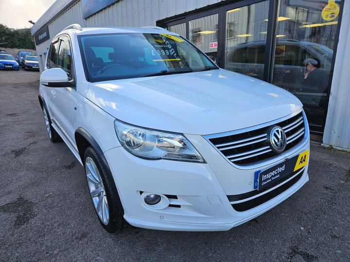 Volkswagen Tiguan 2.0 TDI R-Line Auto 4WD Euro 5 5dr Volkswagen Tiguan 2.0 TDI R-Line Auto 4WD Euro 5 5dr