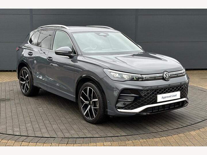 Volkswagen Tiguan 1.5 ETSI MHEV R-Line DSG Euro 6 (s/s) 5dr Volkswagen Tiguan 1.5 ETSI MHEV R-Line DSG Euro 6 (s/s) 5dr