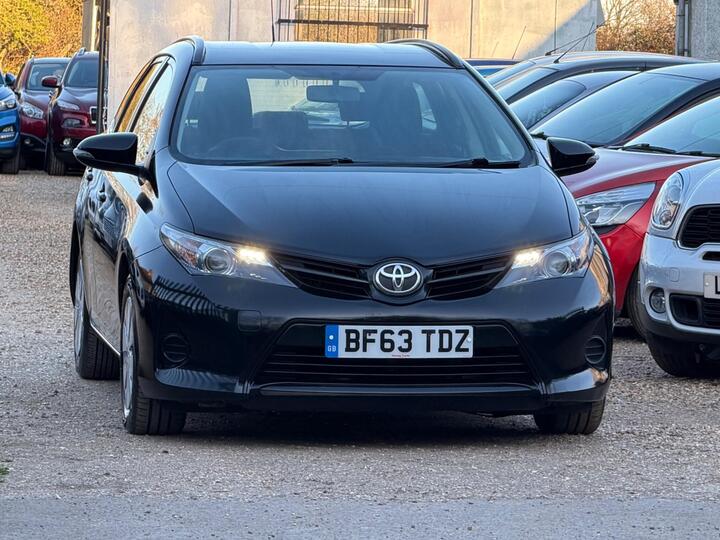 Toyota Auris 1.4 D-4D Active Touring Sports Euro 5 (s/s) 5dr