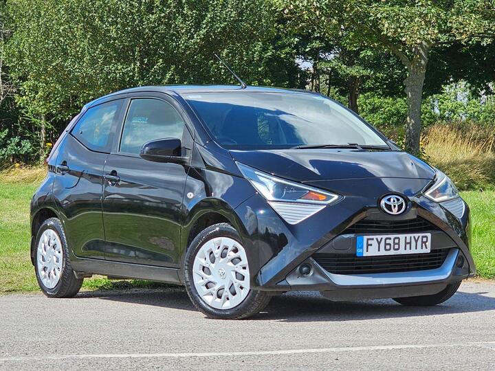 Toyota AYGO 1.0 VVT-i X-play Euro 6 5dr Toyota AYGO 1.0 VVT-i X-play Euro 6 5dr
