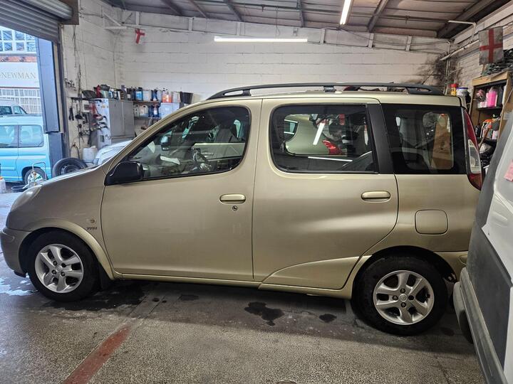 Toyota Yaris Verso 1.3 VVT-i T Spirit 5dr Toyota Yaris Verso 1.3 VVT-i T Spirit 5dr