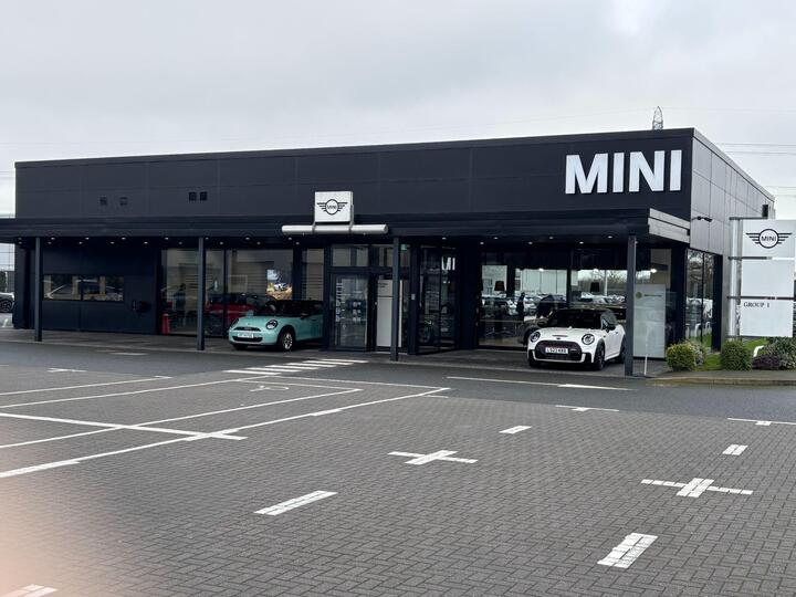 MINI Cooper Convertible 2.0S Exclusive Steptronic Euro 6 (s/s) 2dr