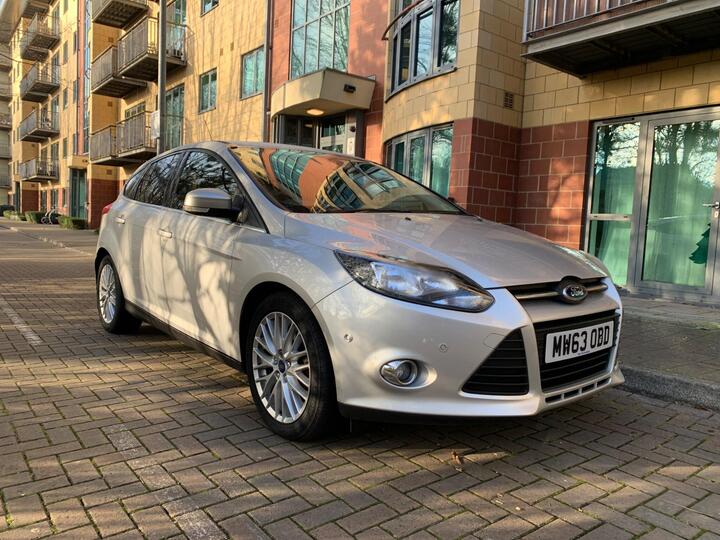 Ford Focus 1.0T EcoBoost Zetec Navigator Euro 5 (s/s) 5dr