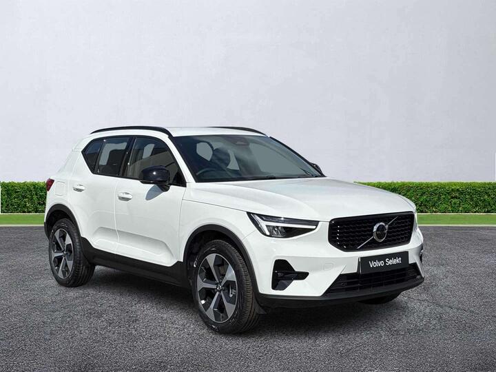 Volvo XC40 2.0 B3 MHEV Plus Dark DCT Auto Euro 6 (s/s) 5dr
