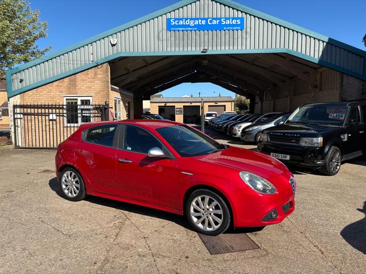 Alfa Romeo Giulietta 2.0 JTDM-2 Veloce Euro 5 (s/s) 5dr