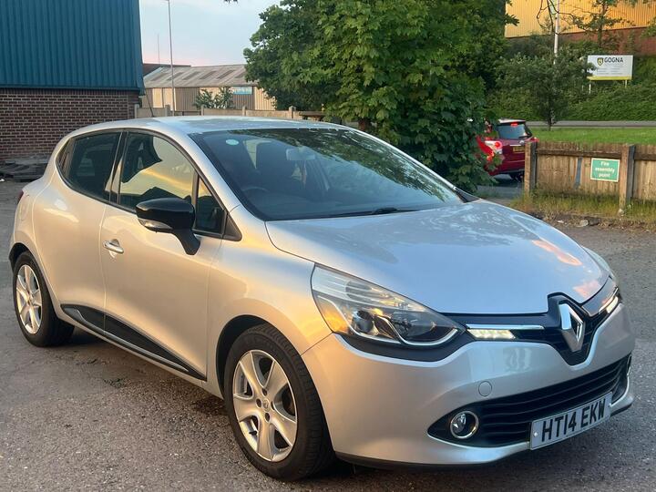 Renault Clio 1.5 DCi Dynamique MediaNav Euro 5 (s/s) 5dr Renault Clio 1.5 DCi Dynamique MediaNav Euro 5 (s/s) 5dr