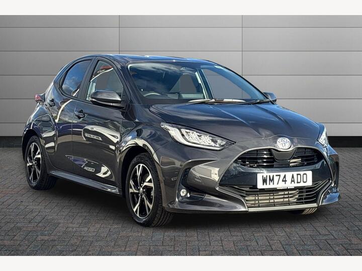 Toyota Yaris 1.5 VVT-h Design E-CVT Euro 6 (s/s) 5dr