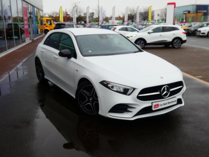 Mercedes-Benz A Class 2.0 A180d AMG Line Edition (Executive) 8G-DCT Euro 6 (s/s) 5dr Mercedes-Benz A Class 2.0 A180d AMG Line Edition (Executive) 8G-DCT Euro 6 (s/s) 5dr