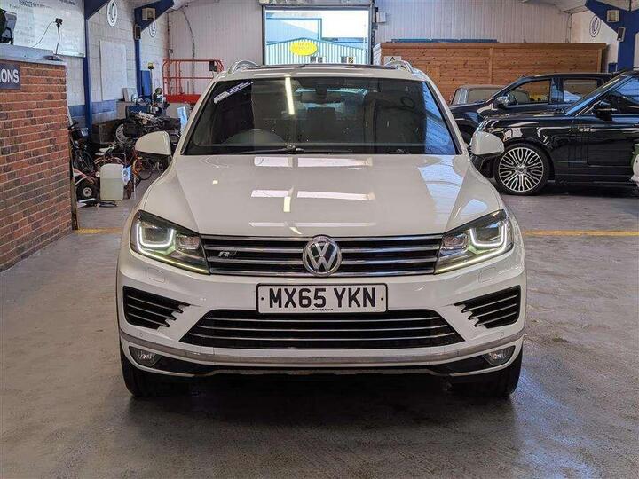 Volkswagen Touareg 3.0 TDI V6 BlueMotion Tech R-Line Tiptronic 4WD Euro 6 (s/s) 5dr