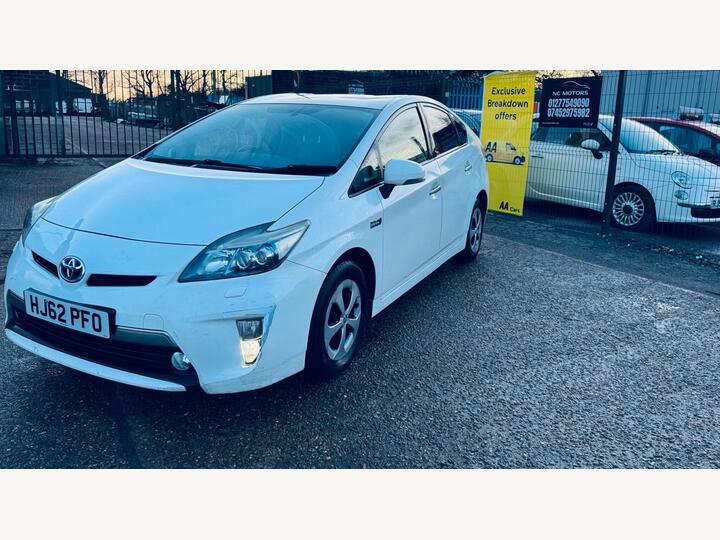 Toyota Prius 1.8 VVT-h CVT Euro 5 (s/s) 5dr Toyota Prius 1.8 VVT-h CVT Euro 5 (s/s) 5dr