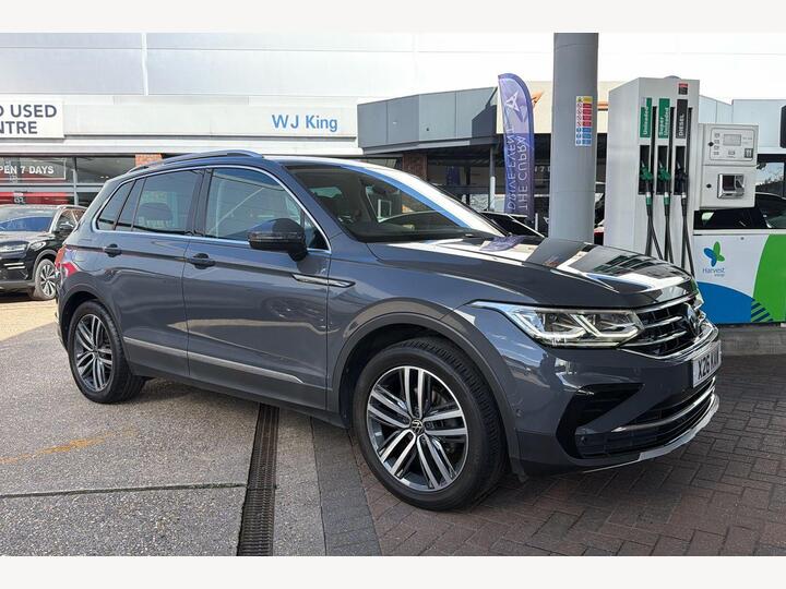 Volkswagen Tiguan 1.5 TSI Elegance DSG Euro 6 (s/s) 5dr Volkswagen Tiguan 1.5 TSI Elegance DSG Euro 6 (s/s) 5dr
