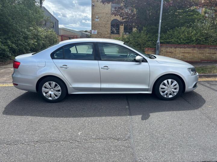 Volkswagen Jetta 1.6 TDI BlueMotion Tech S Euro 5 (s/s) 4dr Volkswagen Jetta 1.6 TDI BlueMotion Tech S Euro 5 (s/s) 4dr