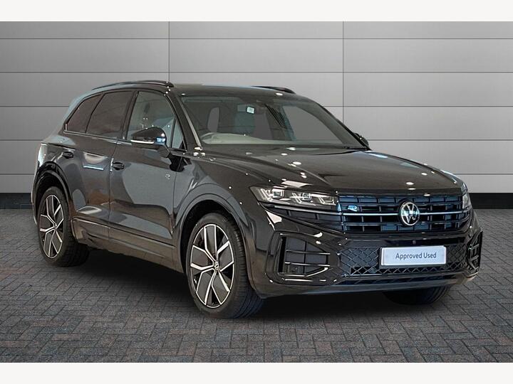 Volkswagen Touareg 3.0 TDI V6 Black Edition Tiptronic 4Motion Euro 6 (s/s) 5dr Volkswagen Touareg 3.0 TDI V6 Black Edition Tiptronic 4Motion Euro 6 (s/s) 5dr