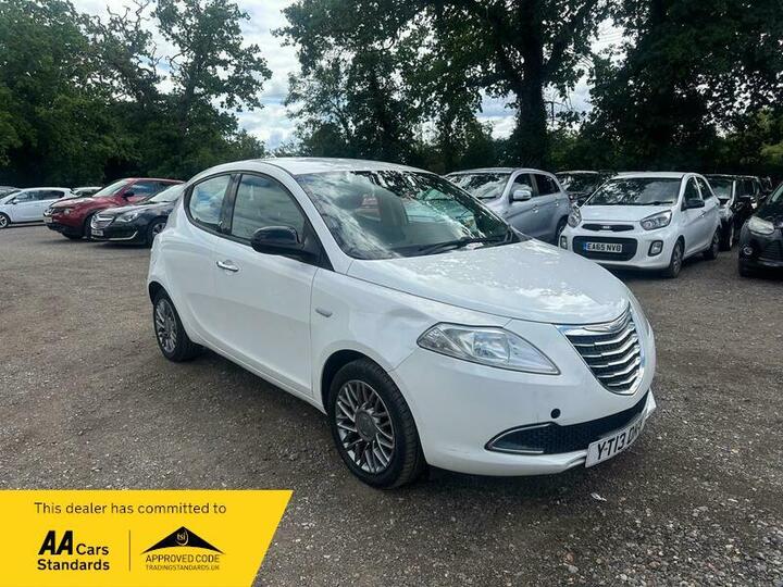 Chrysler Ypsilon 1.2 SE Euro 5 (s/s) 5dr Chrysler Ypsilon 1.2 SE Euro 5 (s/s) 5dr