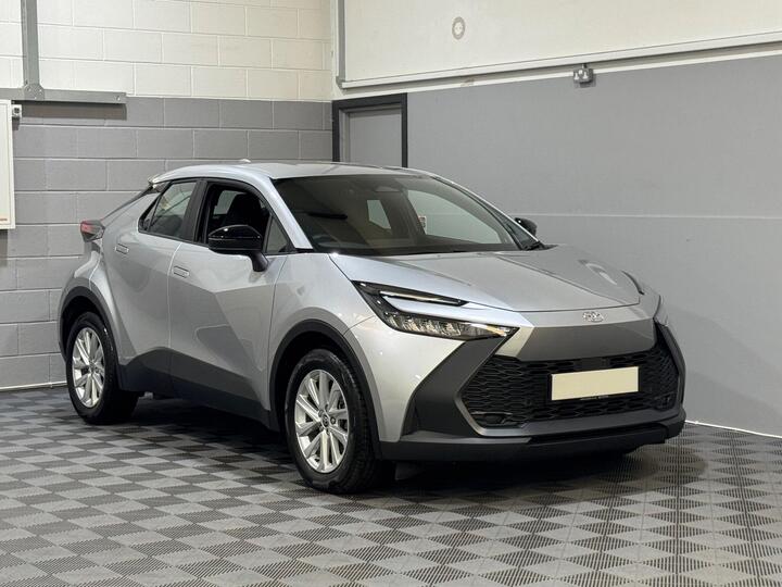 Toyota C-HR 1.8 VVT-h Icon CVT Euro 6 (s/s) 5dr Toyota C-HR 1.8 VVT-h Icon CVT Euro 6 (s/s) 5dr
