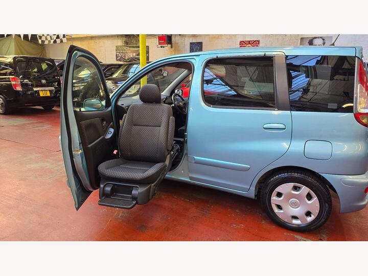 Toyota Yaris Verso 1.3 Mobility Access Auto Lift Chair Toyota Yaris Verso 1.3 Mobility Access Auto Lift Chair