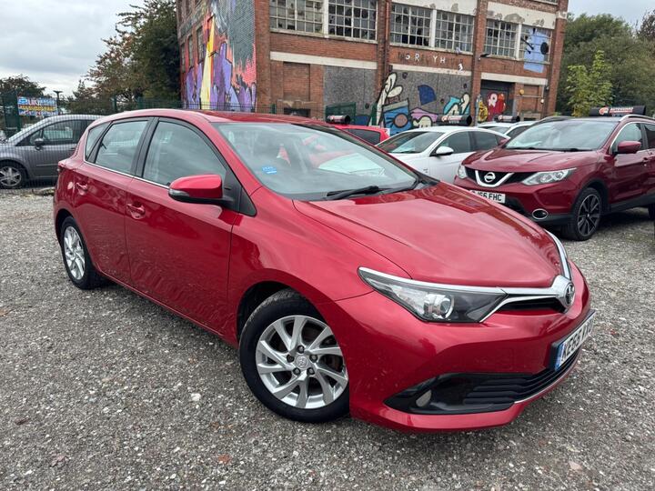 Toyota Auris 1.6 D-4D Icon Euro 6 (s/s) 5dr Toyota Auris 1.6 D-4D Icon Euro 6 (s/s) 5dr