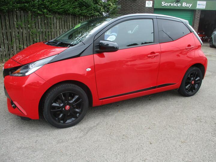 Toyota AYGO 1.0 VVT-i X-cite 4 Red Bi-Tone X-shift Euro 6 5dr