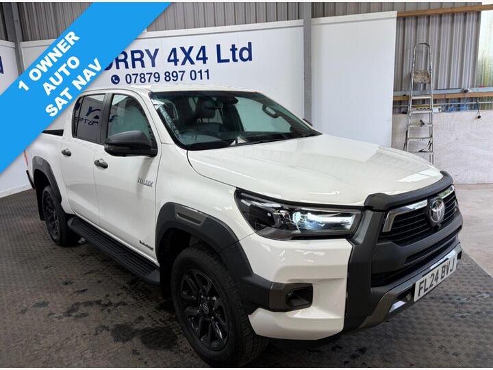 Toyota HILUX 2.8 D-4D Invincible X Auto 4WD Euro 6 (s/s) 4dr