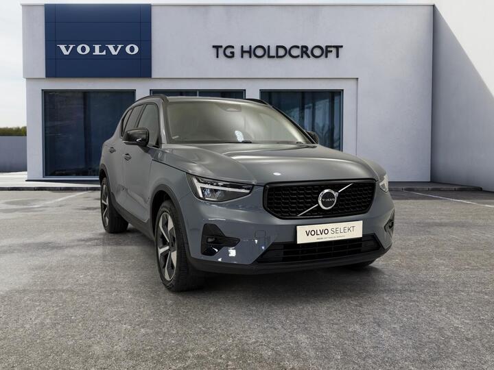 Volvo XC40 2.0 B3 MHEV Plus Dark DCT Auto Euro 6 (s/s) 5dr