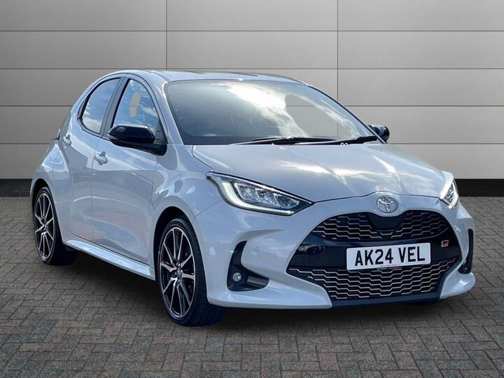 Toyota Yaris 1.5 VVT-h GR SPORT E-CVT Euro 6 (s/s) 5dr