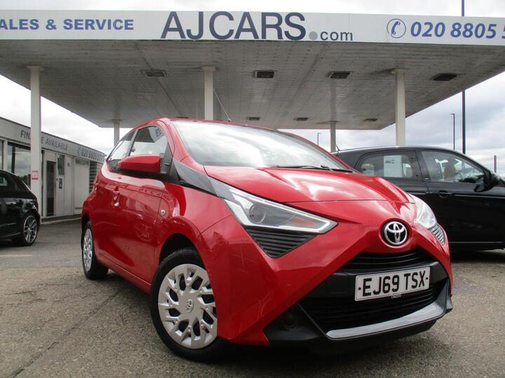 Toyota AYGO 1.0 VVT-i X-play X-shift Euro 6 5dr
