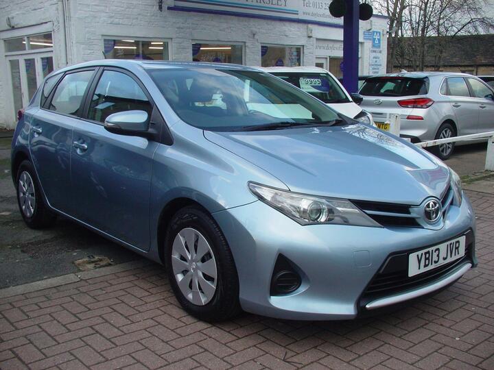 Toyota Auris 1.33 Dual VVT-i Active Euro 5 (s/s) 5dr Toyota Auris 1.33 Dual VVT-i Active Euro 5 (s/s) 5dr
