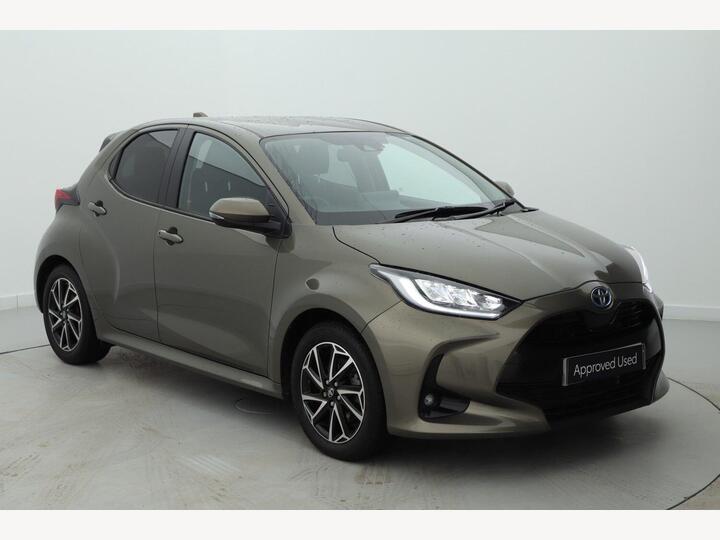 Toyota Yaris 1.5 VVT-h Design E-CVT Euro 6 (s/s) 5dr Toyota Yaris 1.5 VVT-h Design E-CVT Euro 6 (s/s) 5dr