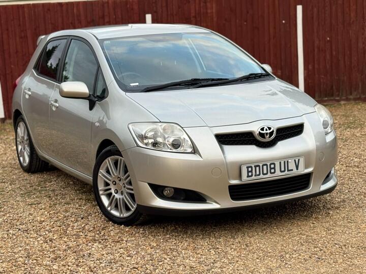 Toyota Auris 1.6 VVT-i SR 5dr