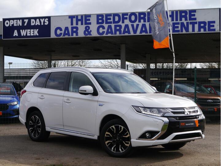 Mitsubishi Outlander 2.0h 12kWh GX4hs CVT 4WD Euro 6 (s/s) 5dr Mitsubishi Outlander 2.0h 12kWh GX4hs CVT 4WD Euro 6 (s/s) 5dr