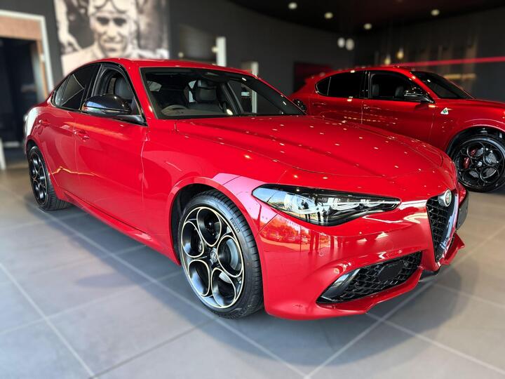 Alfa Romeo Giulia 2.0T Intensa Auto Euro 6 (s/s) 4dr