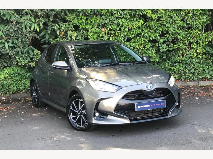 Toyota Yaris 1.5 VVT-h Design E-CVT Euro 6 (s/s) 5dr