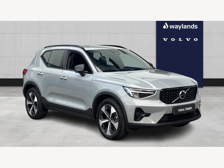 Volvo XC40 2.0 B3 MHEV Plus Dark DCT Auto Euro 6 (s/s) 5dr