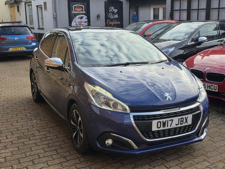 Peugeot 208 1.2 PureTech Allure Premium Euro 6 5dr Peugeot 208 1.2 PureTech Allure Premium Euro 6 5dr