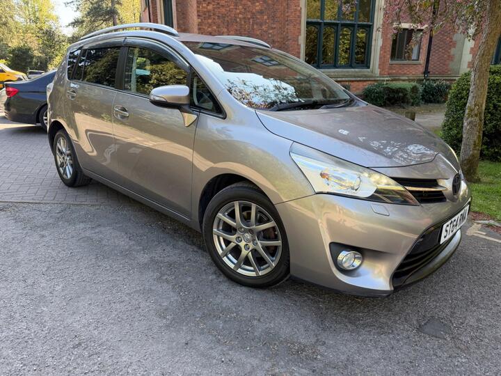 Toyota Verso 1.6 D-4D Excel Euro 5 (s/s) 5dr Toyota Verso 1.6 D-4D Excel Euro 5 (s/s) 5dr