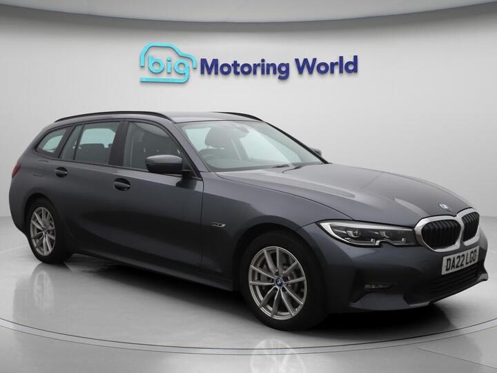 BMW 3 Series 2.0 330e 12kWh SE Pro Touring Auto Euro 6 (s/s) 5dr BMW 3 Series 2.0 330e 12kWh SE Pro Touring Auto Euro 6 (s/s) 5dr