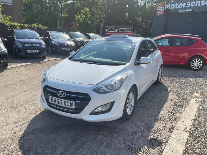 Hyundai I30 1.6 CRDi Blue Drive SE Nav Euro 6 (s/s) 5dr Hyundai I30 1.6 CRDi Blue Drive SE Nav Euro 6 (s/s) 5dr