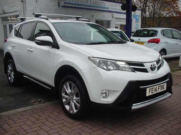 Toyota RAV4 2.2 D-4D Invincible 4WD Euro 5 5dr Toyota RAV4 2.2 D-4D Invincible 4WD Euro 5 5dr