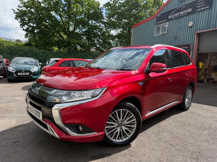 Mitsubishi Outlander 2.4h TwinMotor 13.8kWh Design CVT 4WD Euro 6 (s/s) 5dr Mitsubishi Outlander 2.4h TwinMotor 13.8kWh Design CVT 4WD Euro 6 (s/s) 5dr