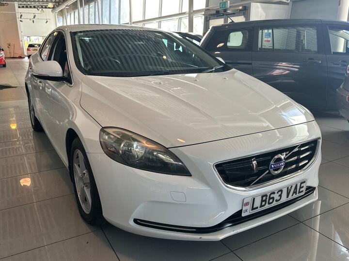 Volvo V40 1.6 T4 SE Lux Nav Hatchback 5dr Petrol Powershift Euro 5 (s/s) (180 Ps)