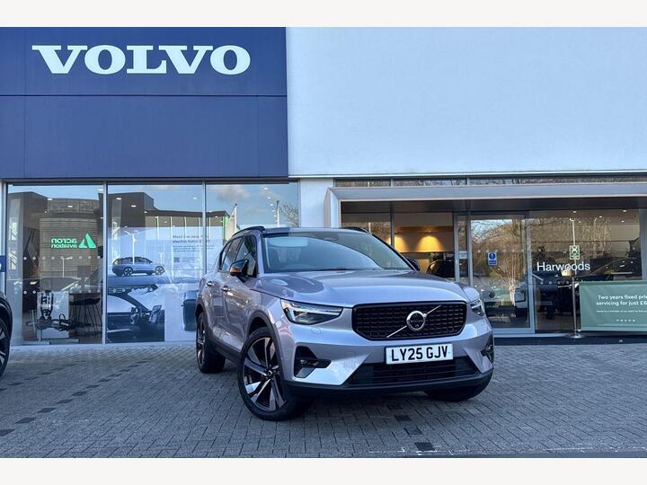 Volvo XC40 2.0 B4 MHEV Ultra Dark DCT Auto Euro 6 (s/s) 5dr
