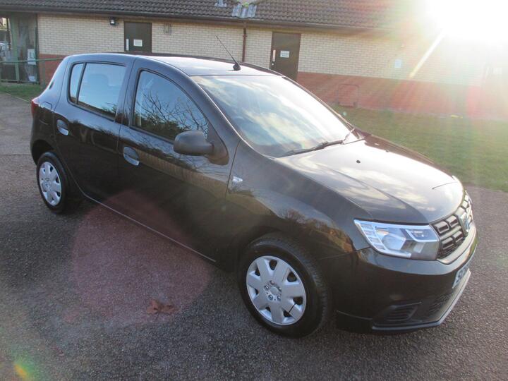 Dacia Sandero 0.9 TCe Essential Euro 6 (s/s) 5dr Dacia Sandero 0.9 TCe Essential Euro 6 (s/s) 5dr