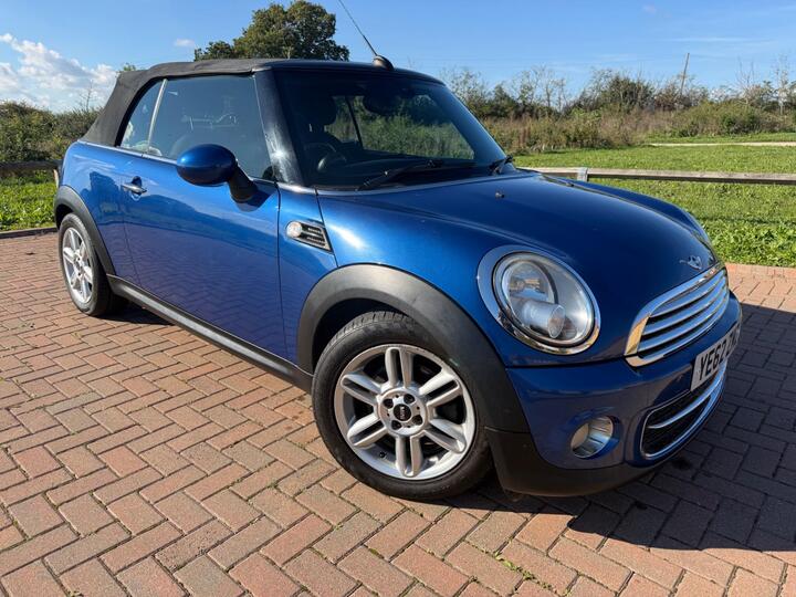 MINI Convertible 2.0 Cooper D Auto Euro 5 2dr