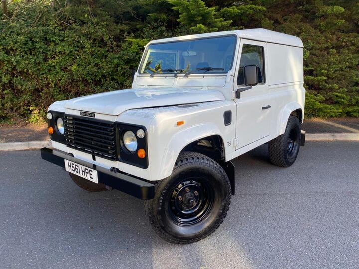 Land Rover DEFENDER 90 DEFENDER 90 TURBO DIESEL 4X4 2495CC TDI BEAUTIFULLY RESTORED DEFENDER 90 Land Rover DEFENDER 90 DEFENDER 90 TURBO DIESEL 4X4 2495CC TDI BEAUTIFULLY RESTORED DEFENDER 90